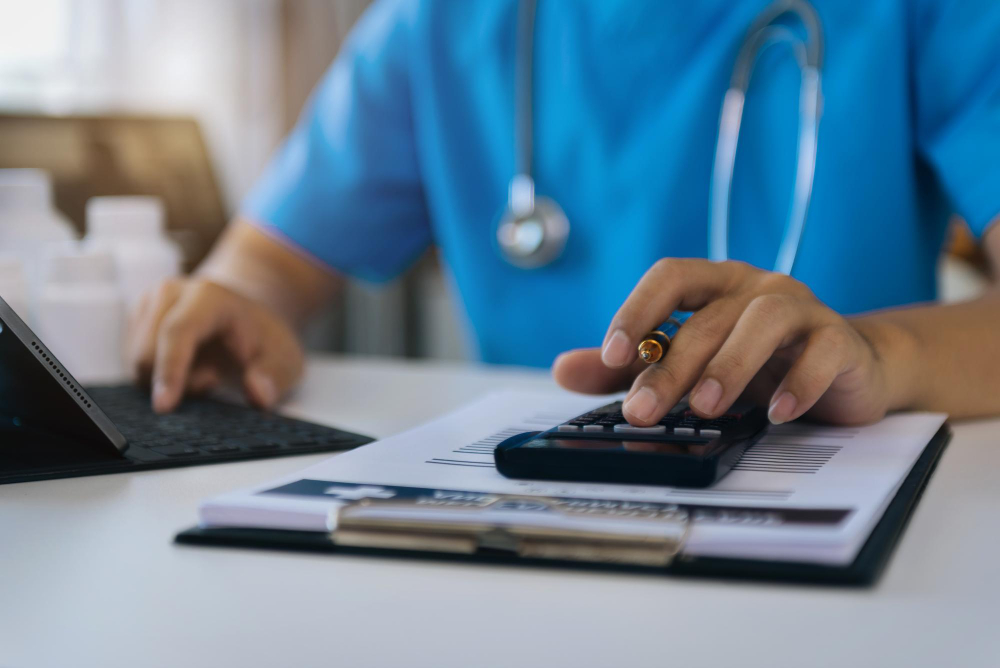A tecnologia pode ser uma grande aliada na hora de controlar as despesas e receitas do seu negócio. É muito importante identificá-las e registrá-las para manter a eficiência na gestão financeira e evitar futuros problemas.